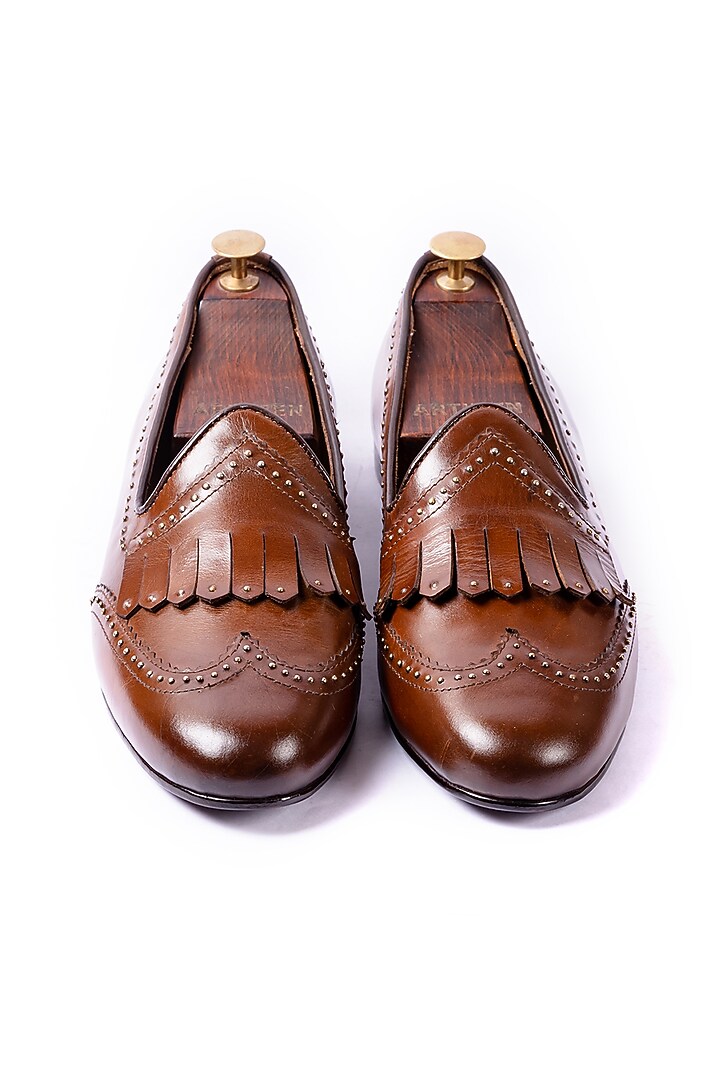 Burnt Tan Leather Handcrafted Juttis by ARTIMEN at Pernia's Pop Up Shop