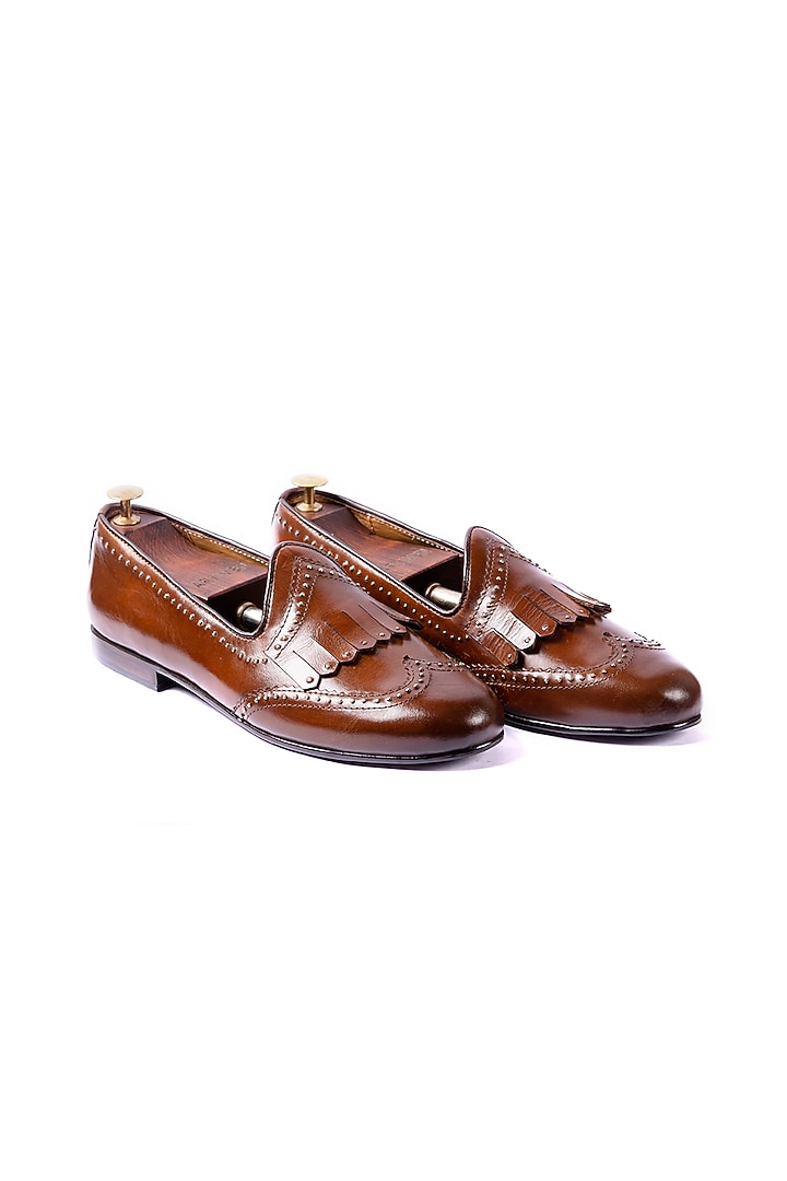 Burnt Tan Leather Handcrafted Juttis by ARTIMEN at Pernia's Pop Up Shop