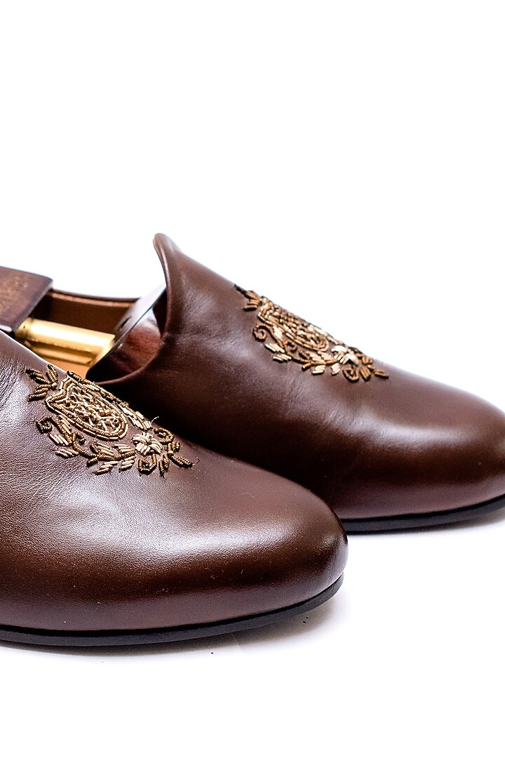 Deep Brown Leather Hand Embroidered Juttis by ARTIMEN at Pernia's Pop Up Shop