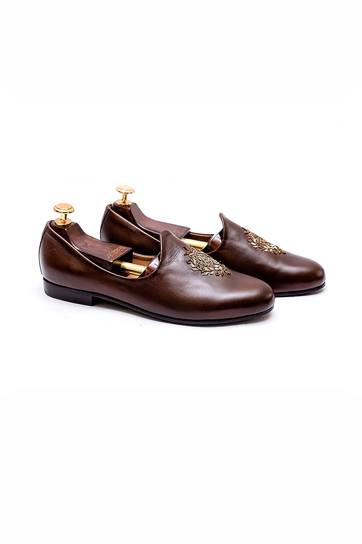 Deep Brown Leather Hand Embroidered Juttis by ARTIMEN at Pernia's Pop Up Shop