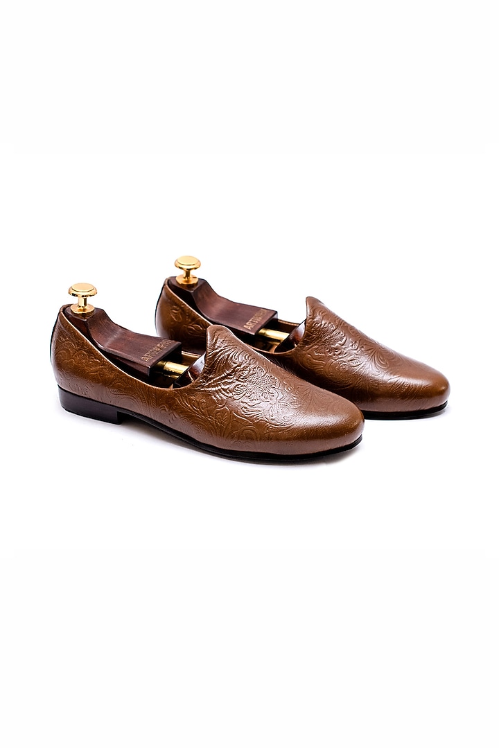 Tan Leather Embossed Juttis by ARTIMEN at Pernia's Pop Up Shop