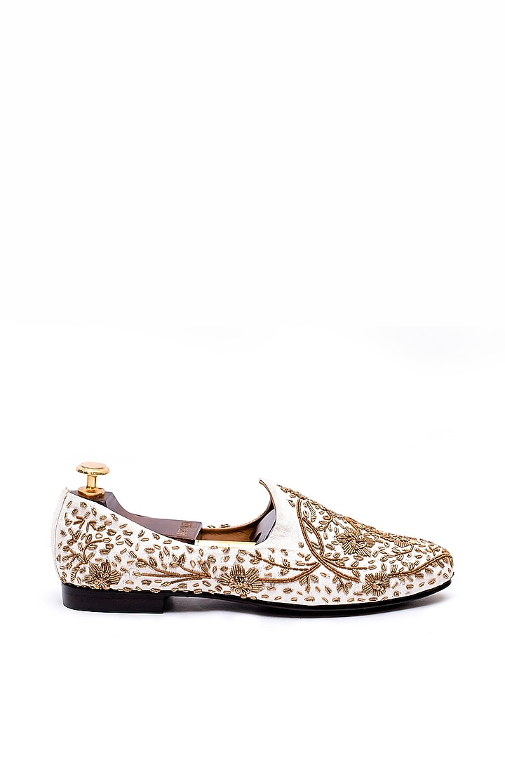 White Raw Silk Hand Embroidered Juttis by ARTIMEN at Pernia's Pop Up Shop