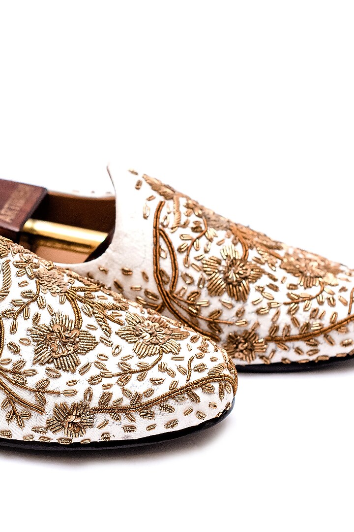 White Raw Silk Hand Embroidered Juttis by ARTIMEN at Pernia's Pop Up Shop