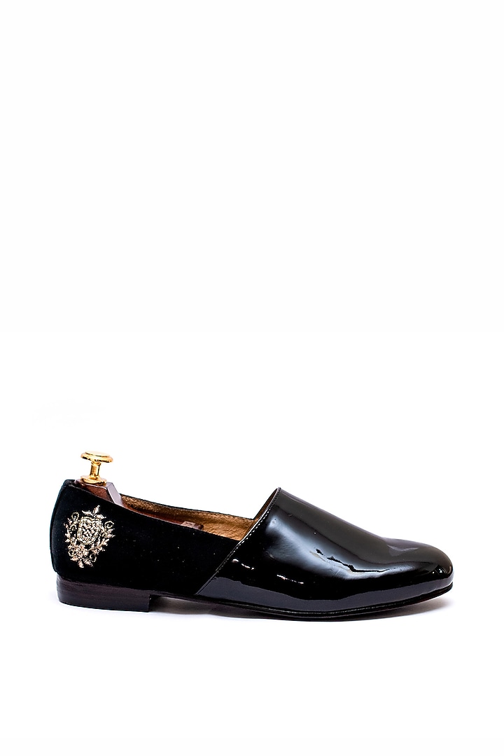 Black Leather Hand Embroidered Juttis by ARTIMEN at Pernia's Pop Up Shop