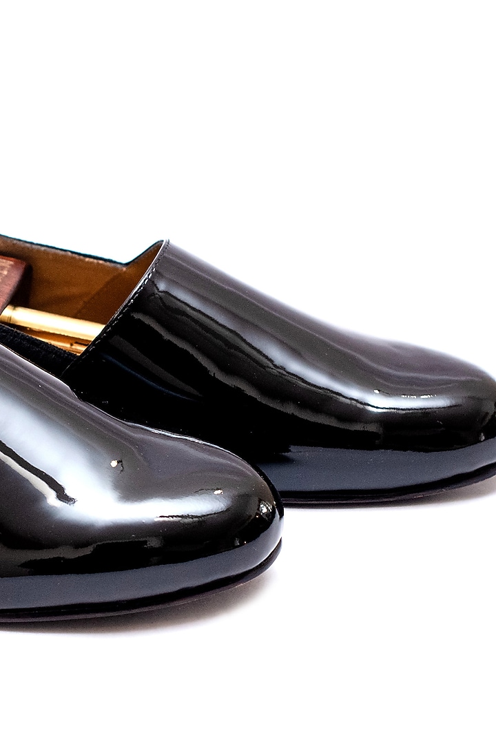 Black Leather Hand Embroidered Juttis by ARTIMEN at Pernia's Pop Up Shop