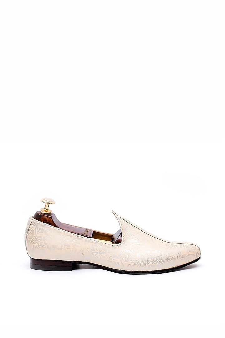 Ivory Leather Printed Juttis by ARTIMEN at Pernia's Pop Up Shop