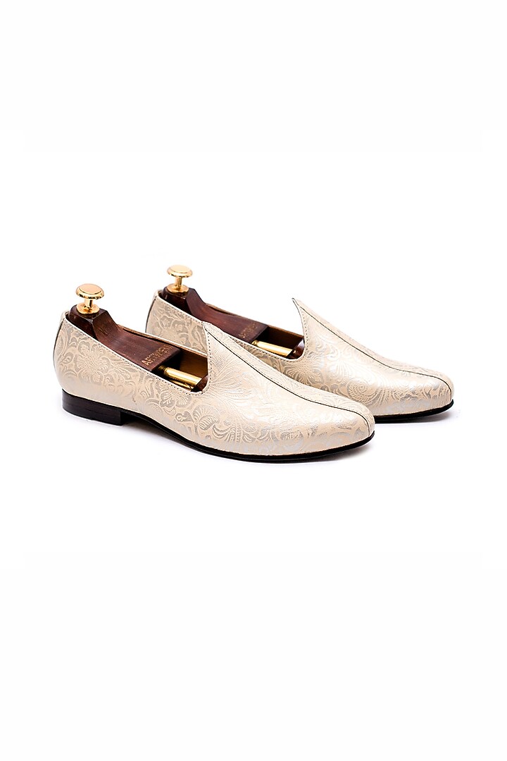 Ivory Leather Printed Juttis by ARTIMEN at Pernia's Pop Up Shop