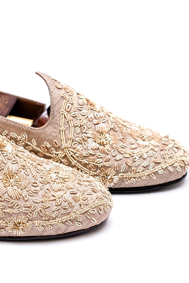 Beige Raw Silk Hand Embroidered Juttis by ARTIMEN at Pernia's Pop Up Shop
