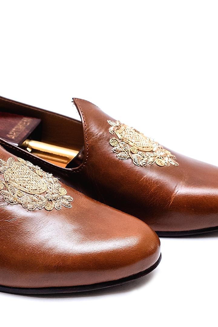 Tan Leather Hand Embroidered Juttis by ARTIMEN at Pernia's Pop Up Shop