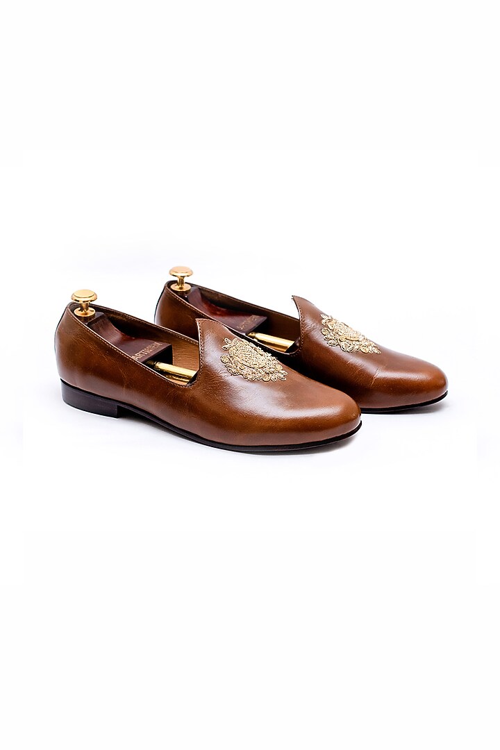 Tan Leather Hand Embroidered Juttis by ARTIMEN at Pernia's Pop Up Shop