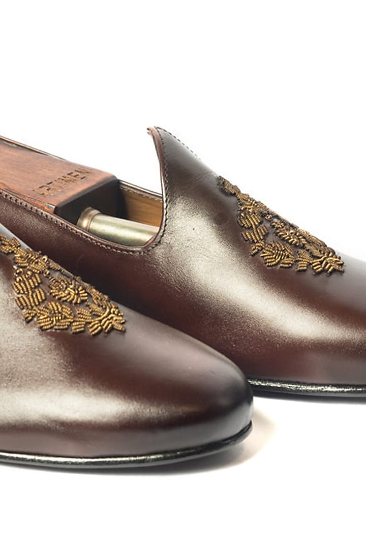 Deep Brown Leather Hand Embroidered Juttis by ARTIMEN at Pernia's Pop Up Shop