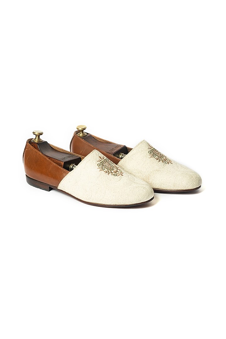 Off-White & Tan Stone Washed Leather Hand Embroidered Juttis by ARTIMEN at Pernia's Pop Up Shop