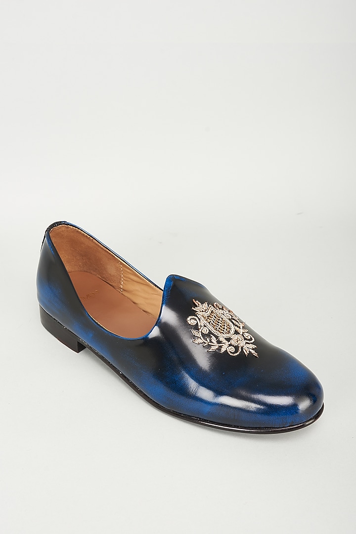 Burnt Blue Leather Motif Embroidered Juttis by ARTIMEN at Pernia's Pop Up Shop