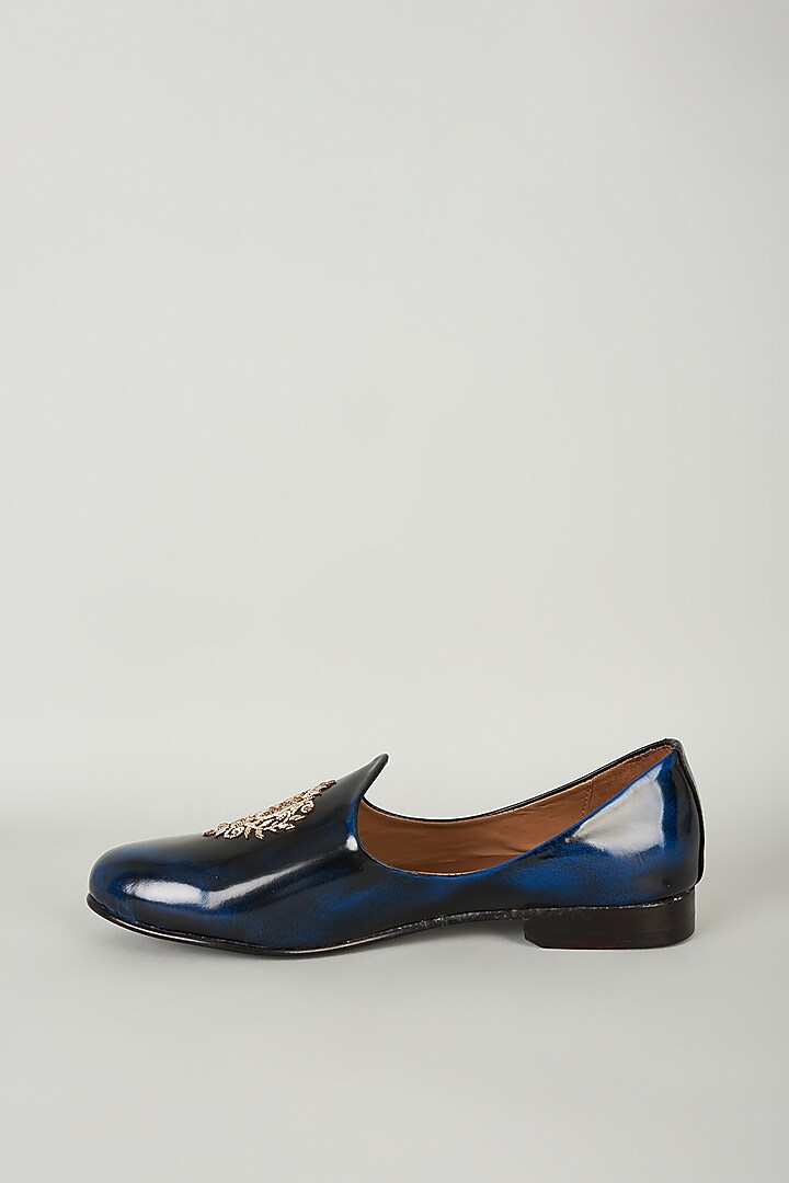 Burnt Blue Leather Motif Embroidered Juttis by ARTIMEN at Pernia's Pop Up Shop