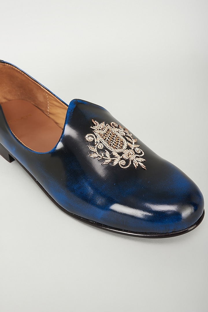 Burnt Blue Leather Motif Embroidered Juttis by ARTIMEN at Pernia's Pop Up Shop