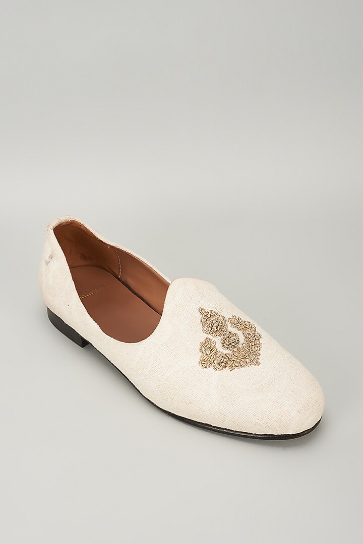 Ivory Jacquard Motif Embroidered Juttis by ARTIMEN at Pernia's Pop Up Shop