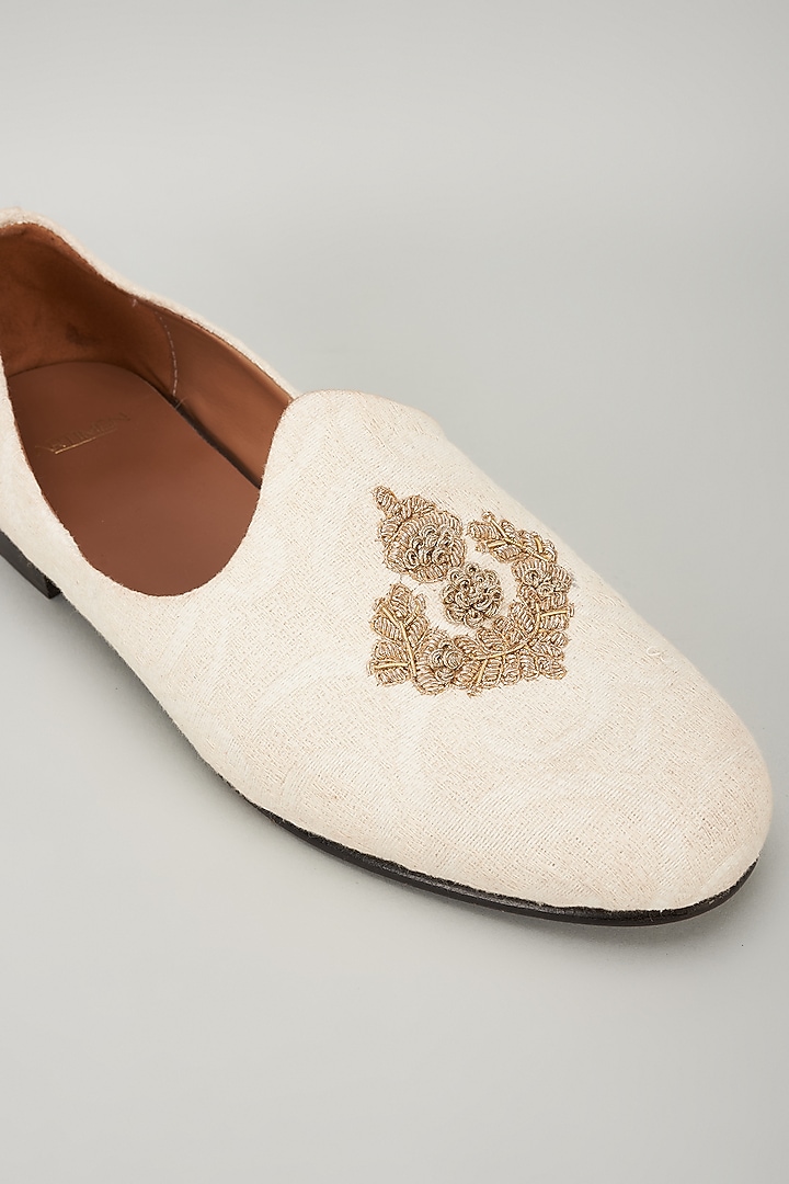 Ivory Jacquard Motif Embroidered Juttis by ARTIMEN at Pernia's Pop Up Shop