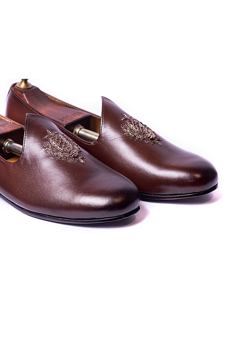 Dark Brown Leather Hand Embroidered Juttis by ARTIMEN at Pernia's Pop Up Shop