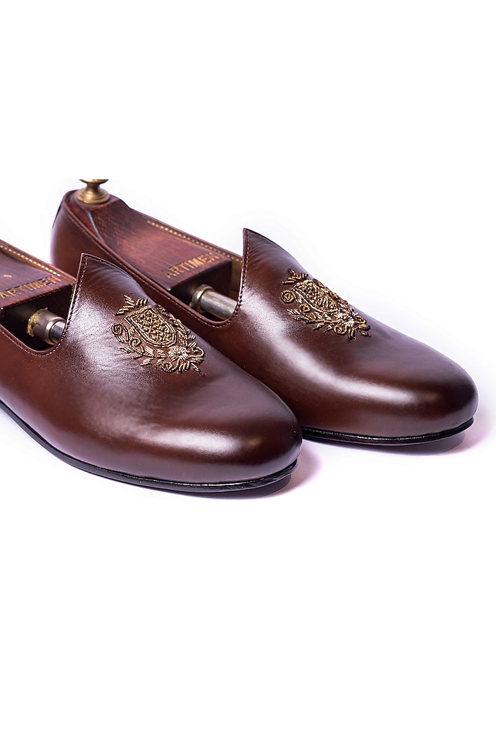 Dark Brown Leather Hand Embroidered Juttis by ARTIMEN at Pernia's Pop Up Shop
