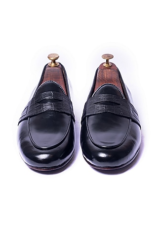 Black Crocodile Embossed Leather Shoes by ARTIMEN