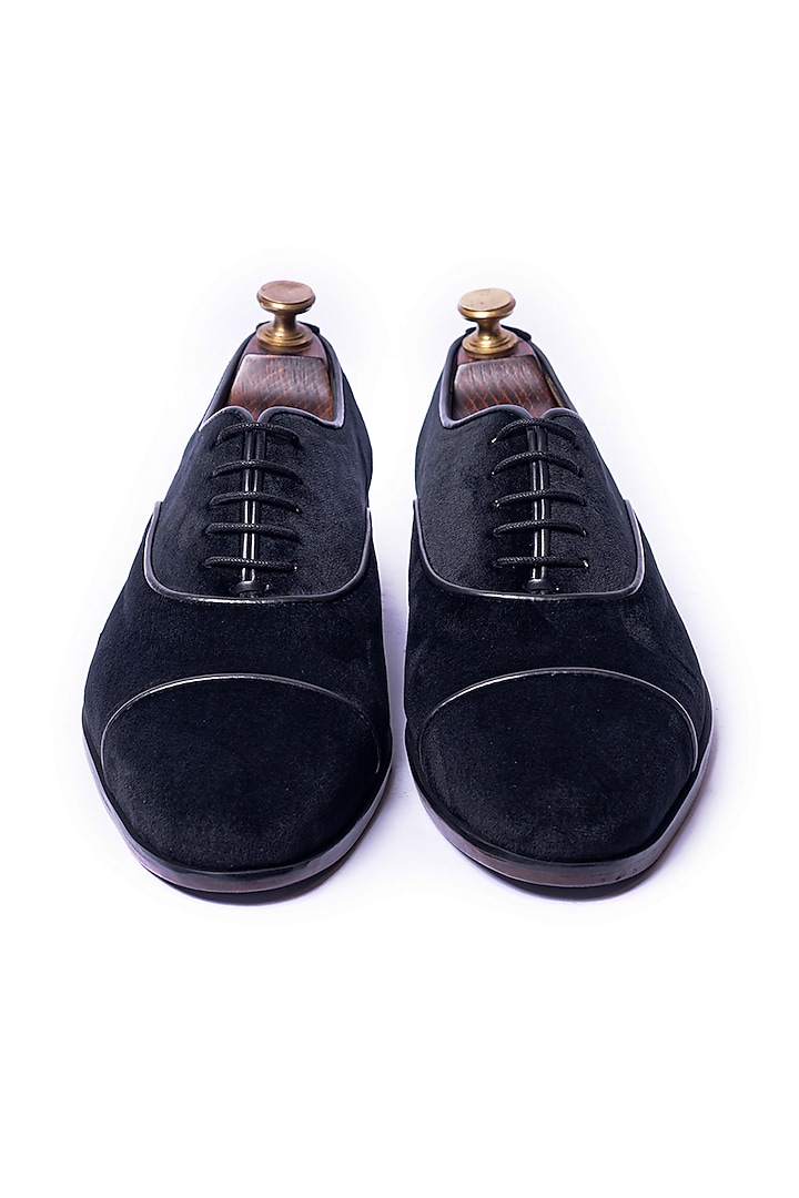 Black Velvet Shoes by ARTIMEN