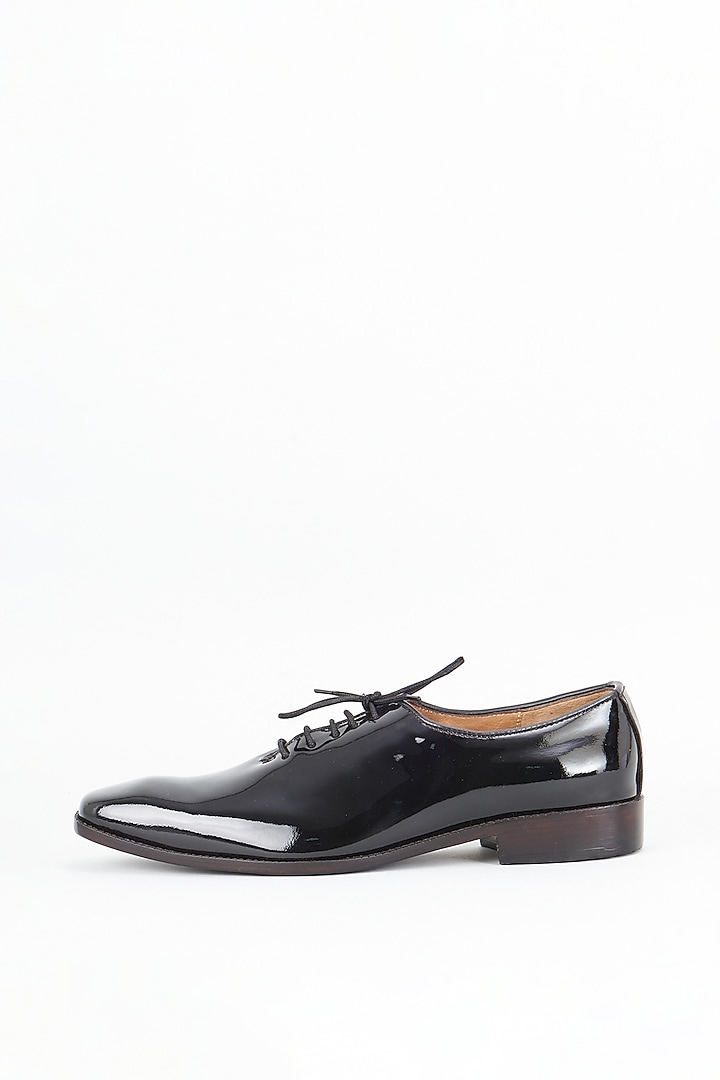 Black Leather Oxford Shoes by ARTIMEN at Pernia's Pop Up Shop