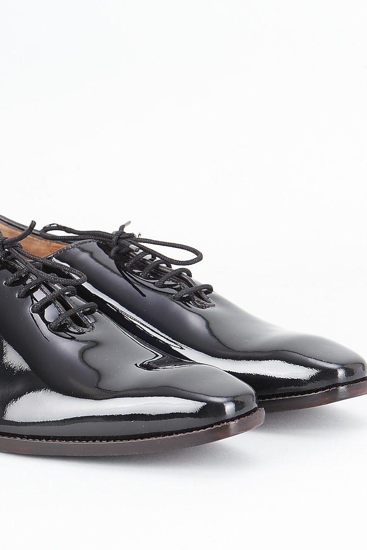Black Leather Oxford Shoes by ARTIMEN at Pernia's Pop Up Shop