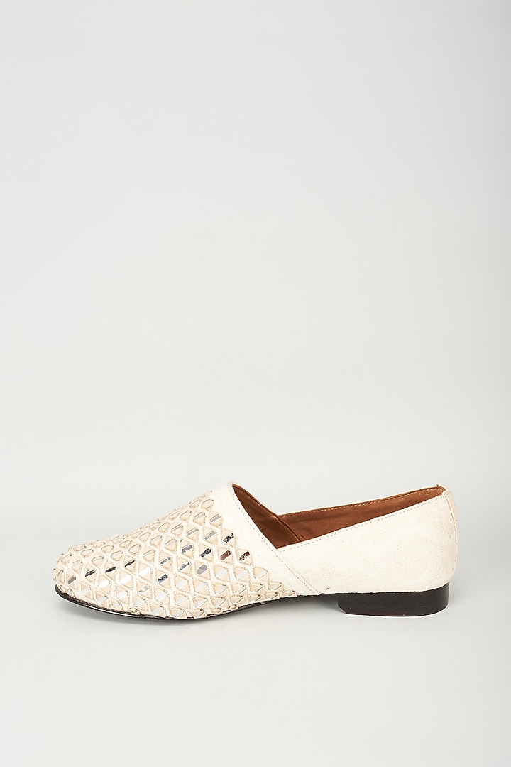 Off-White Jacquard Motif Embroidered Juttis by ARTIMEN at Pernia's Pop Up Shop