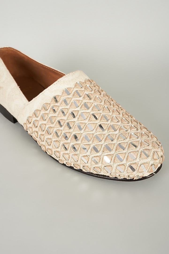 Off-White Jacquard Motif Embroidered Juttis by ARTIMEN at Pernia's Pop Up Shop