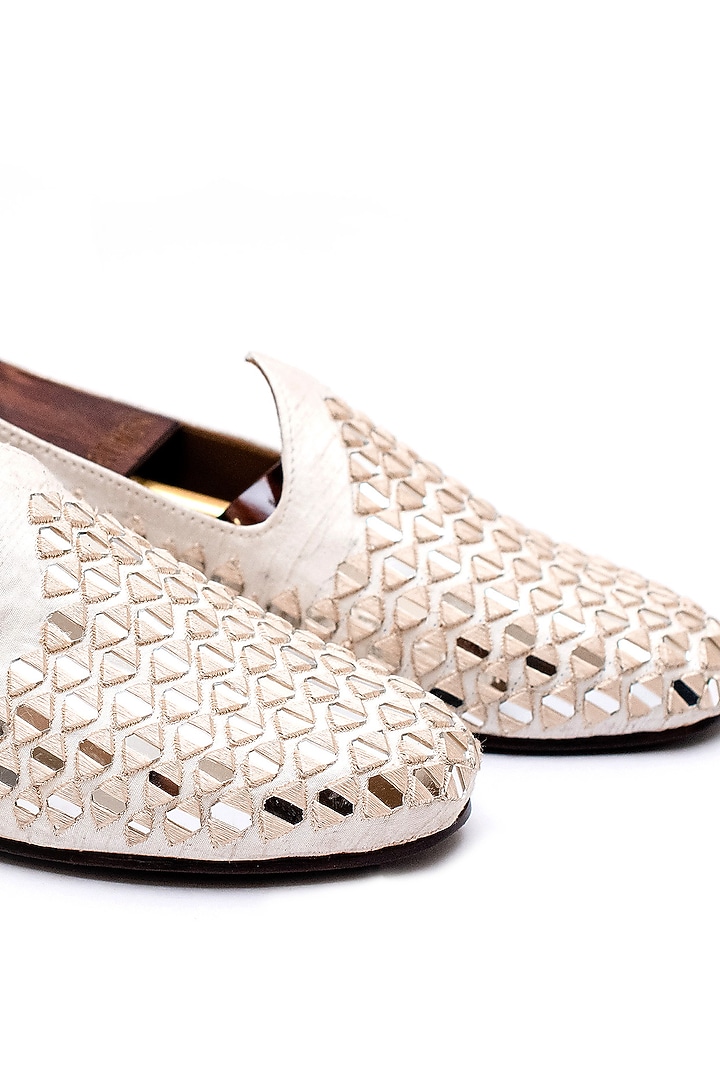 Ivory Leather Mirror Embroidered Juttis by ARTIMEN at Pernia's Pop Up Shop