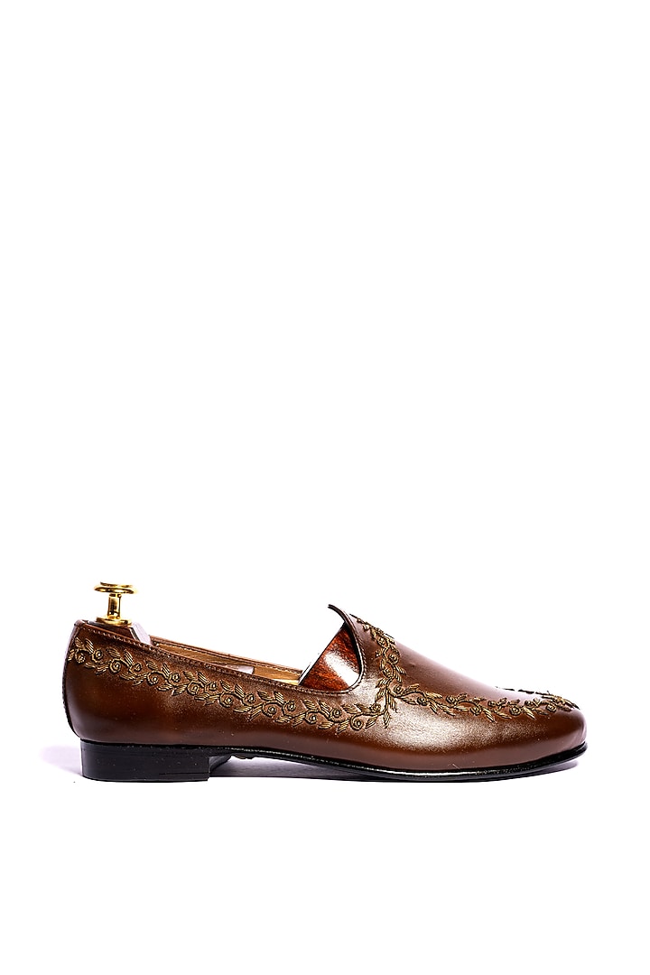 Tan Leather Hand Embroidered Juttis by ARTIMEN at Pernia's Pop Up Shop