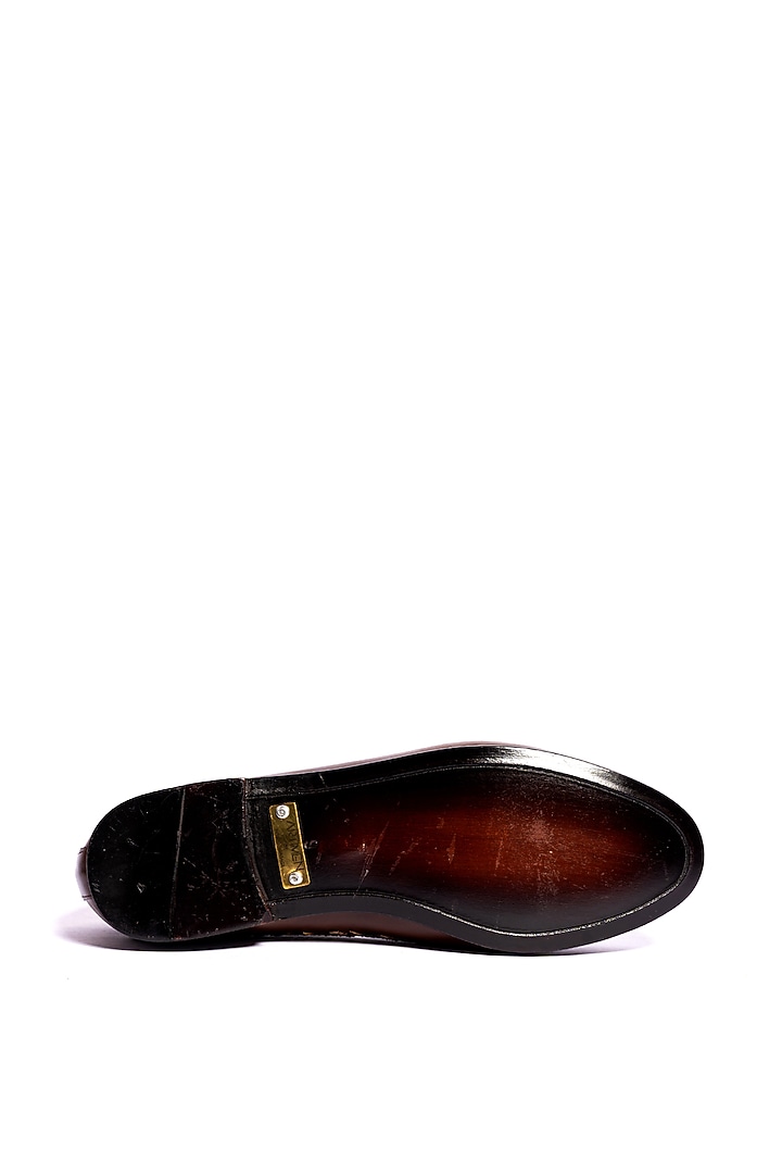 Tan Leather Hand Embroidered Juttis by ARTIMEN at Pernia's Pop Up Shop