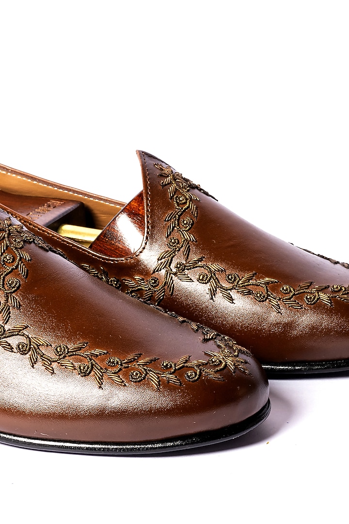 Tan Leather Hand Embroidered Juttis by ARTIMEN at Pernia's Pop Up Shop