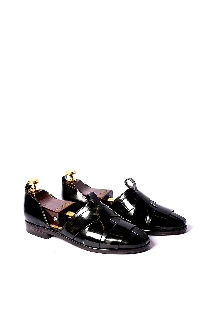 Black Soft Leather Hand Embroidered Juttis by ARTIMEN at Pernia's Pop Up Shop