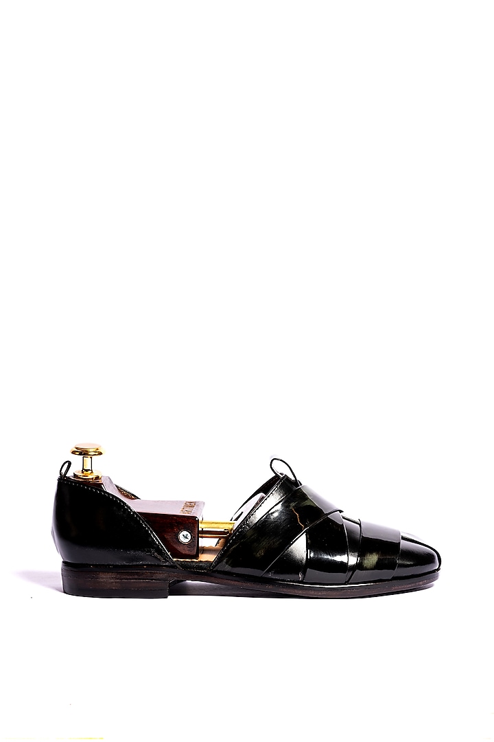 Black Soft Leather Hand Embroidered Juttis by ARTIMEN at Pernia's Pop Up Shop