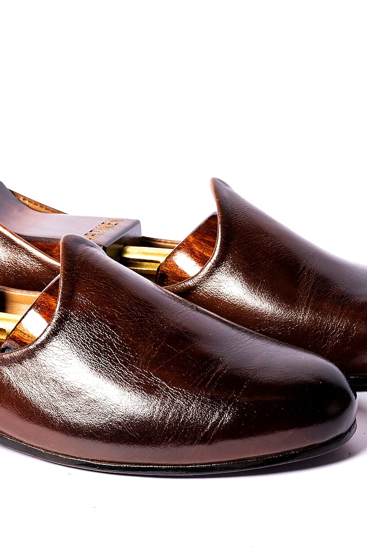 Deep Brown Leather Juttis by ARTIMEN at Pernia's Pop Up Shop