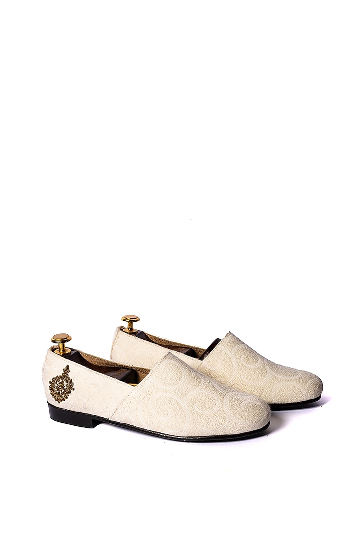 Off-White Embroidered Juttis by ARTIMEN
