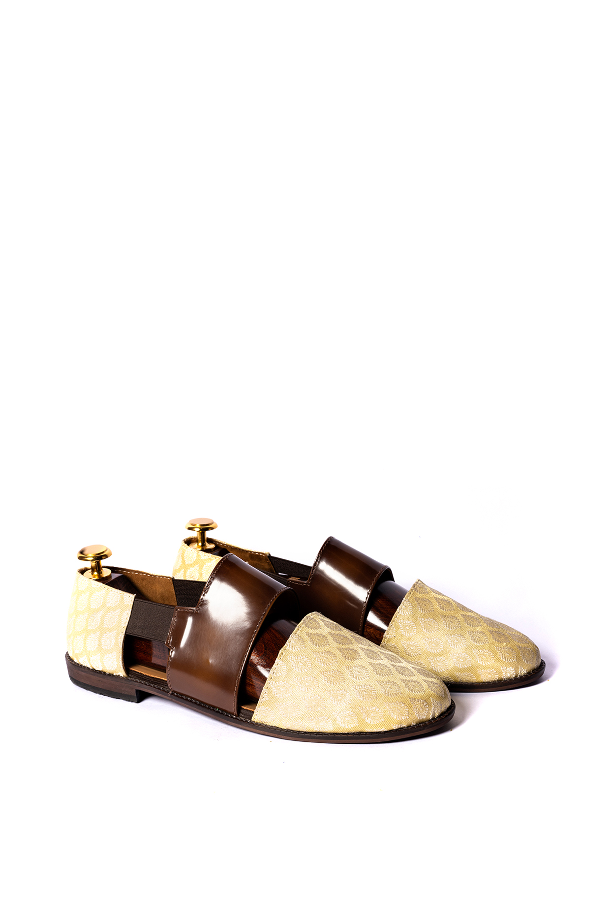 Cream & Brown Leather Sandals by ARTIMEN