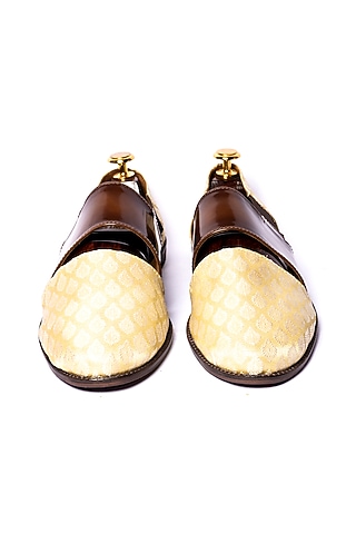 Cream & Brown Leather Sandals by ARTIMEN