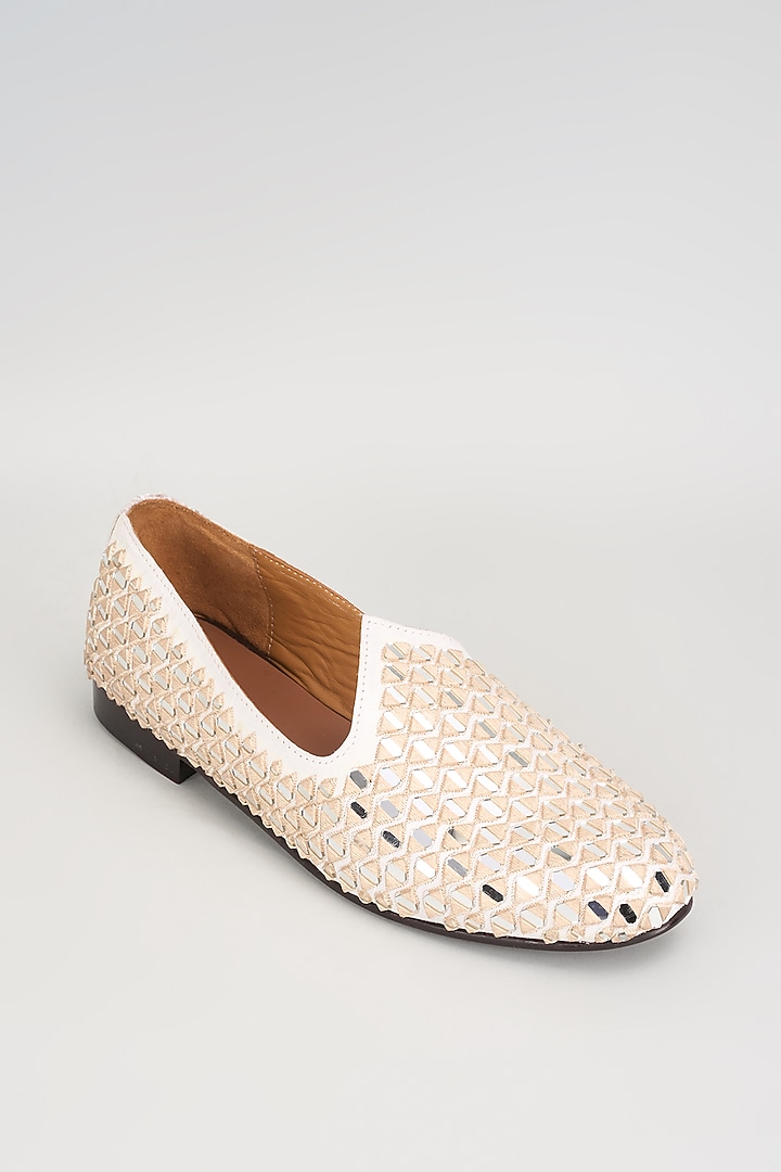 Off-White Jacquard Mirror Work Juttis by ARTIMEN at Pernia's Pop Up Shop
