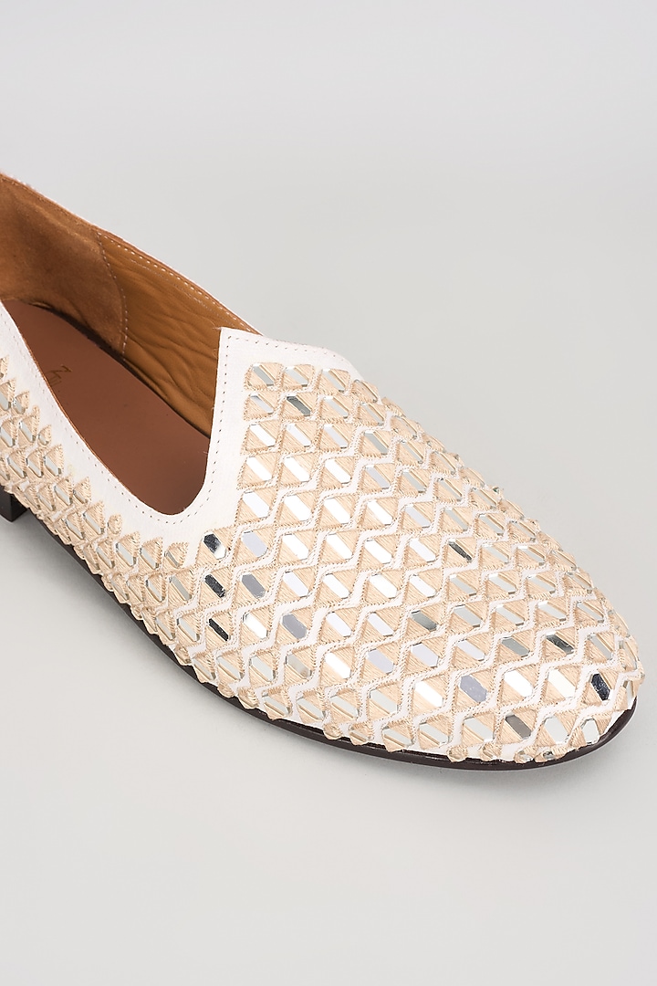 Off-White Jacquard Mirror Work Juttis by ARTIMEN at Pernia's Pop Up Shop