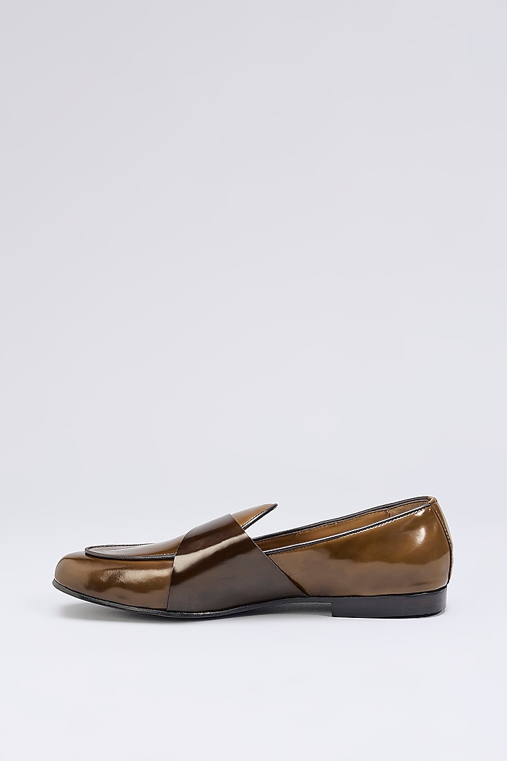 Brushed Brown Dual-Tone Leather Shoes by ARTIMEN at Pernia's Pop Up Shop