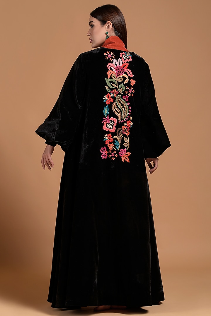 Black Poly Velvet Embroidered Abaya by Amore Mio by Hitu at Pernia's Pop Up Shop