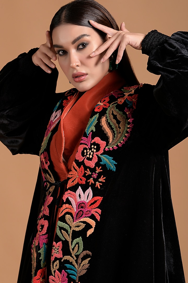Black Poly Velvet Embroidered Abaya by Amore Mio by Hitu at Pernia's Pop Up Shop
