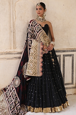 Black Silk Zardosi Handwork Lehenga Set by AMOREE