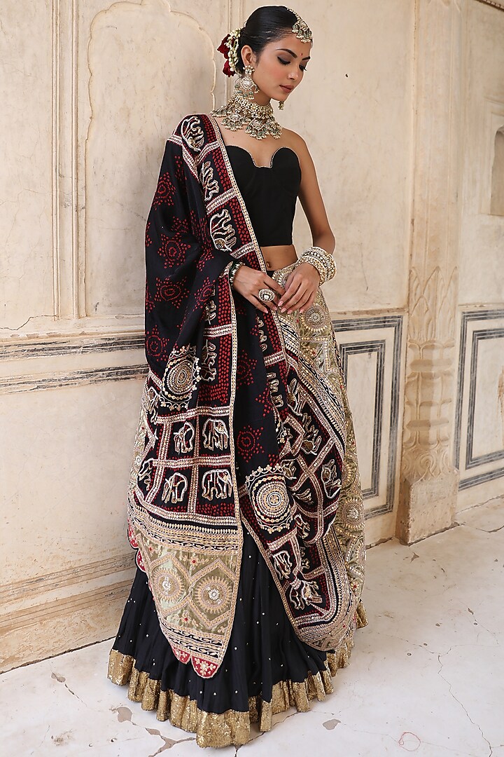 Black Silk Zardosi Handwork Bridal Lehenga Set by AMOREE at Pernia's Pop Up Shop