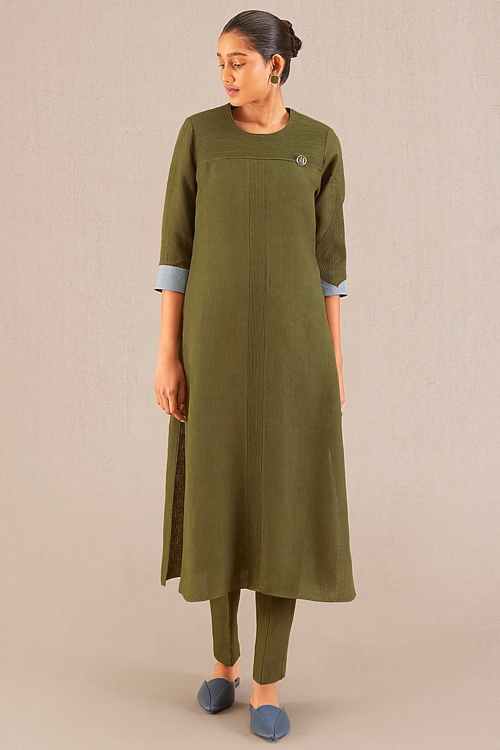 Olive Linen Embroidered Kurta Set Design by AMPM at Pernia's Pop Up Shop 2024