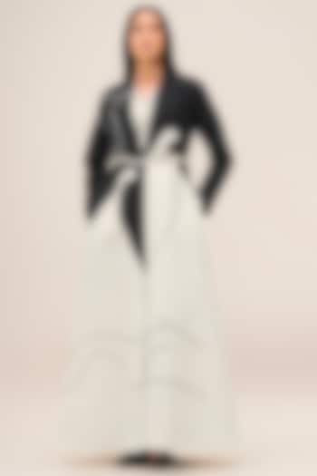 Charcoal Black & Ivory Cotton Linen Abaya by AMPM at Pernia's Pop Up Shop