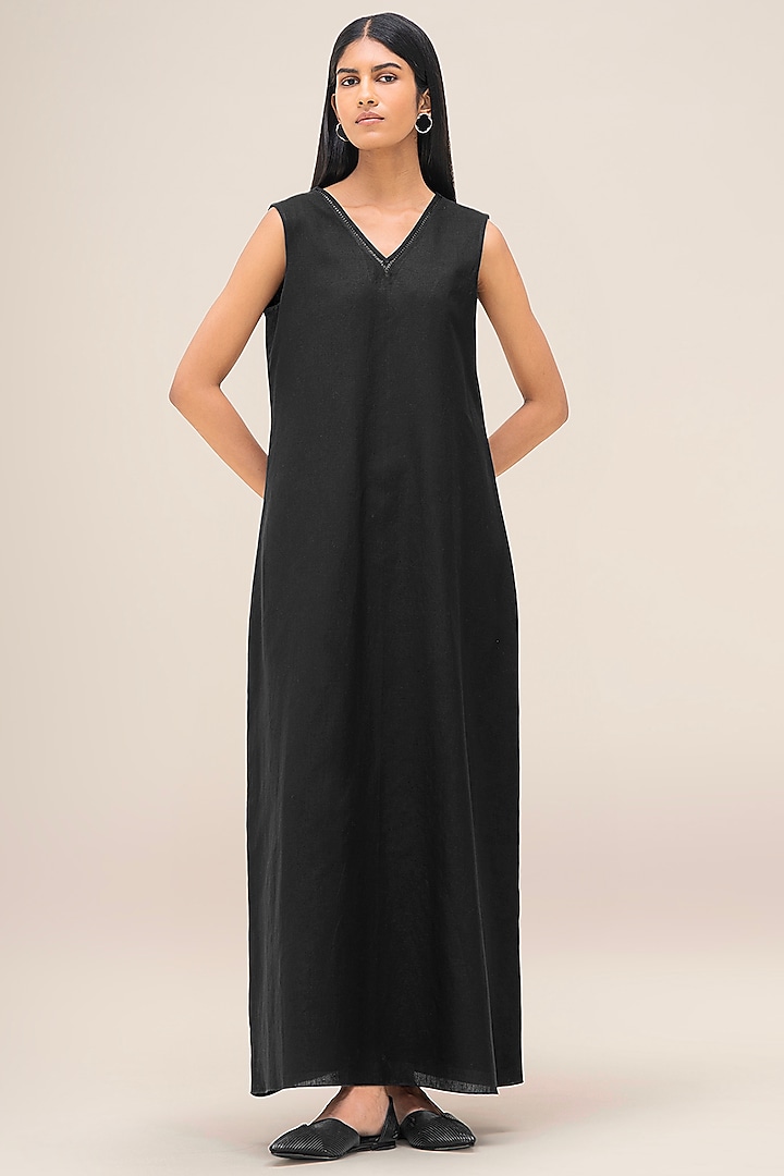 Black Cotton Linen Abaya by AMPM at Pernia's Pop Up Shop