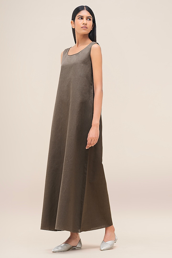Taupe Cotton & Silk Abaya Set by AMPM at Pernia's Pop Up Shop